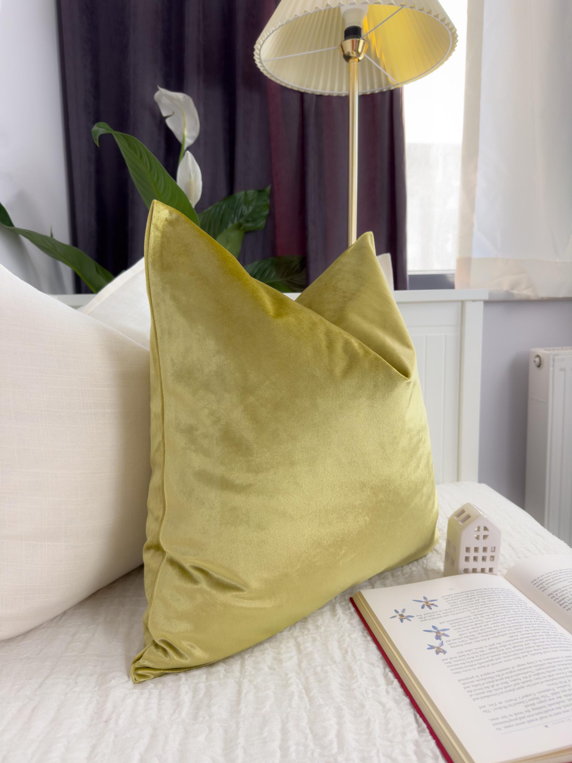 Velvet Shiny Gold Cushion Cover Decorative Yellow Sofa Cushion Soft Cotton Velvet Throw Cushion For Couch Or Bed