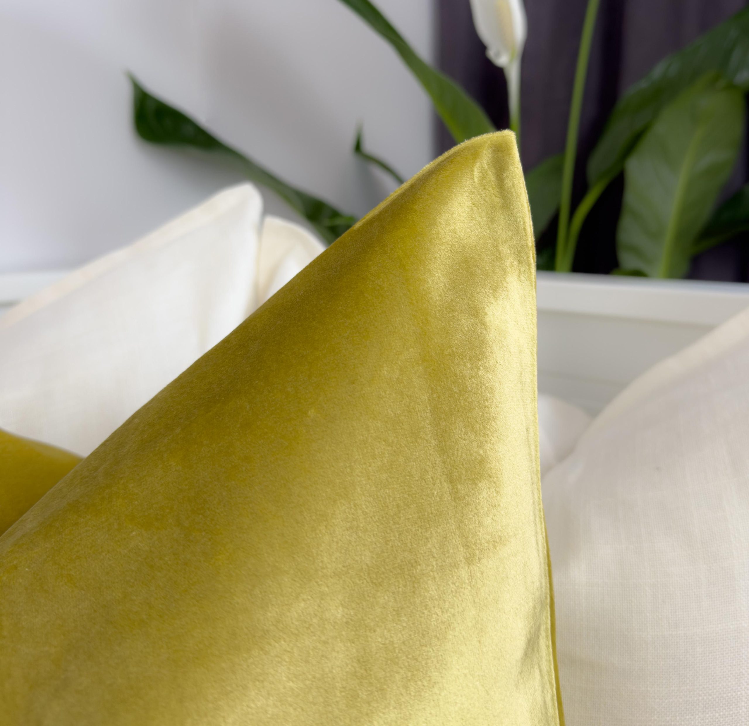 Velvet Shiny Gold Cushion Cover Decorative Yellow Sofa Cushion Soft Cotton Velvet Throw Cushion For Couch Or Bed